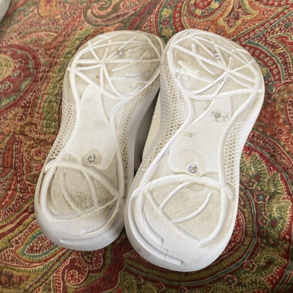Danskin Charming White Woven Sneakers with Stripe Size 8.5 - Picture 8 of 8